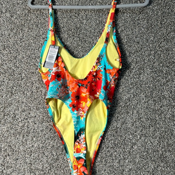 NWT RELLECIGA Women's One Piece Thong Swimsuit SZ Medium - Picture 7 of 9